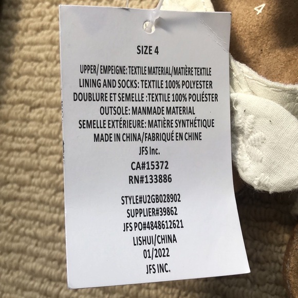 NWT - White Summer Sandal- Size 4 - Picture 4 of 4